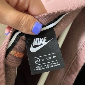 Nike crop top crew neck